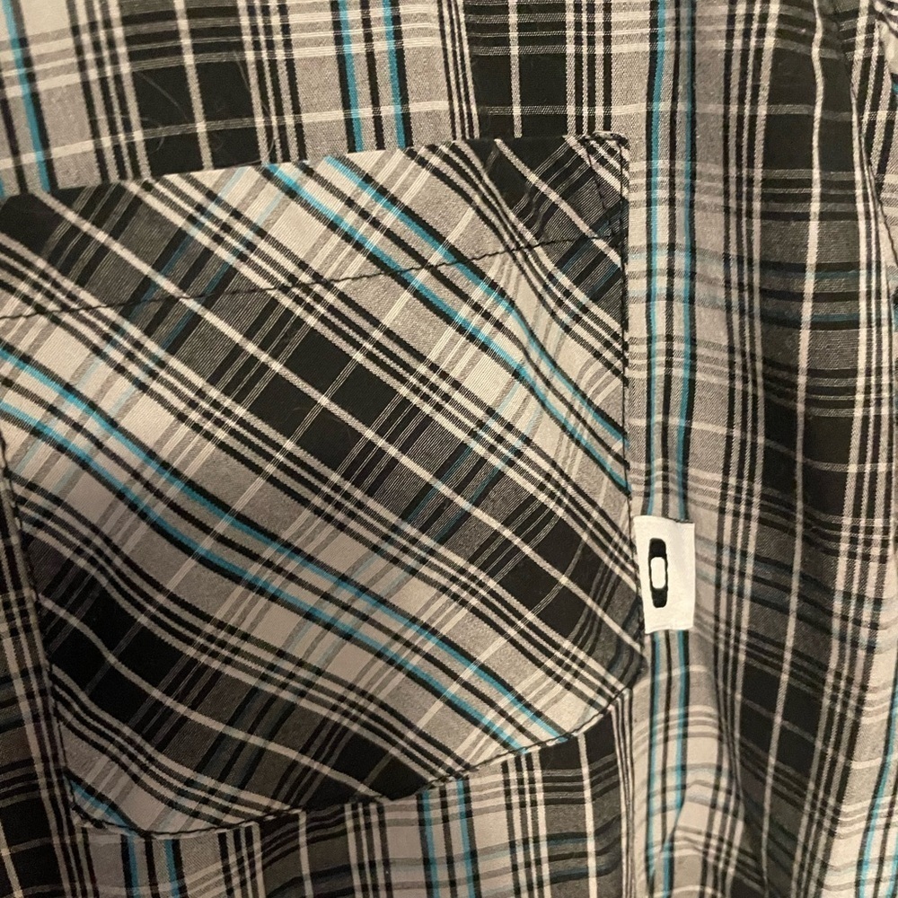 🎉2/$15 Oakley Men's Black and Gray Checkered Shirt - Picture 2 of 6